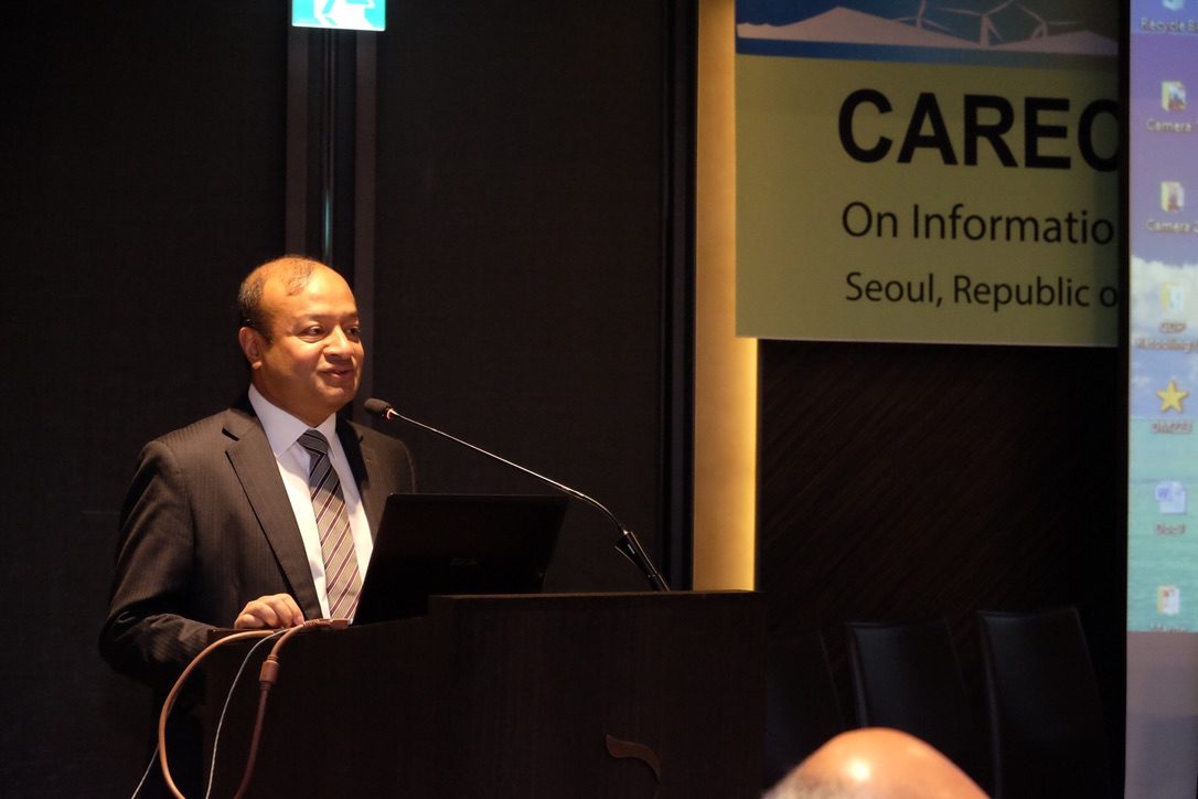 Sohail Hasnie at the lectern, CAREC Seoul