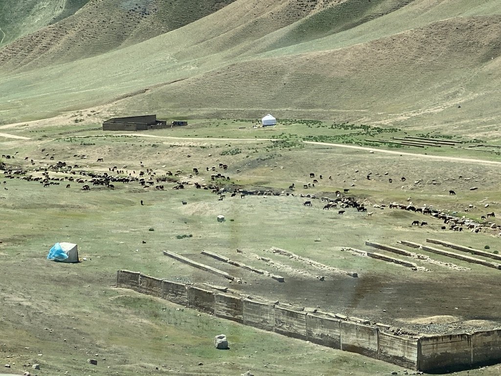 The mountain landscape around the Toktogul plant