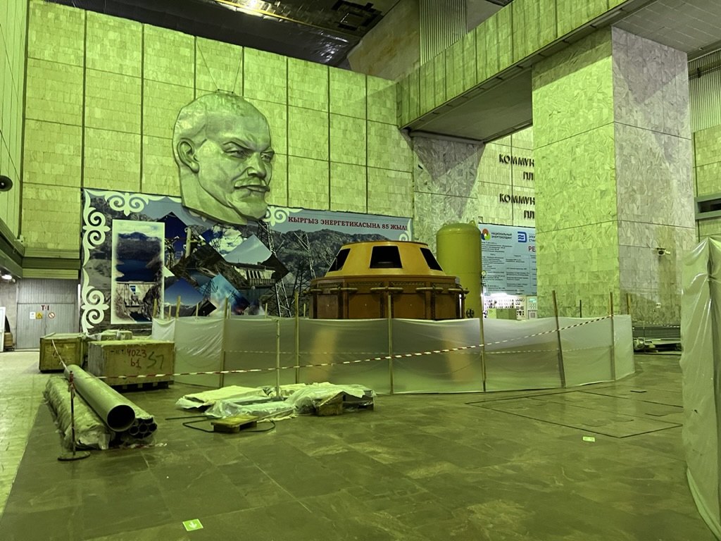 A turbine unit under rehabilitation in the Toktogul machine hall