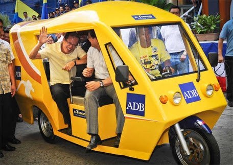 President Benigno Aquino III and Mayor Benjamin Abalos on an e-trike